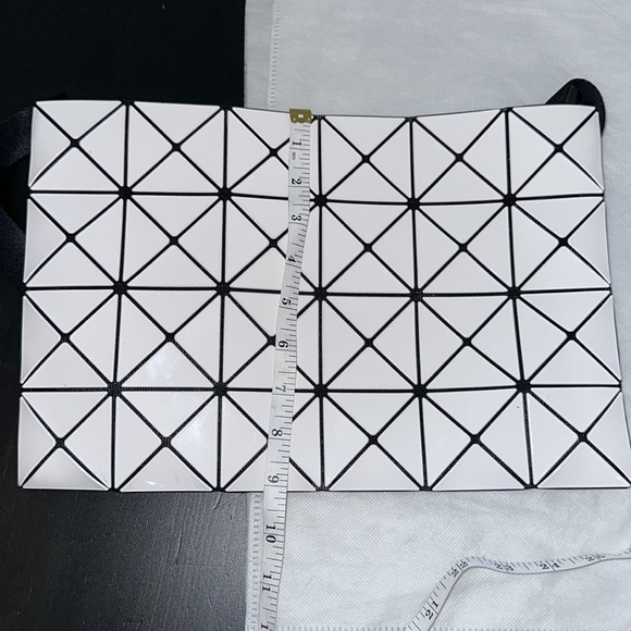 Bao Bao Issey Miyake Lucent Crossbody Bag color: white - Picture 7 of 9
